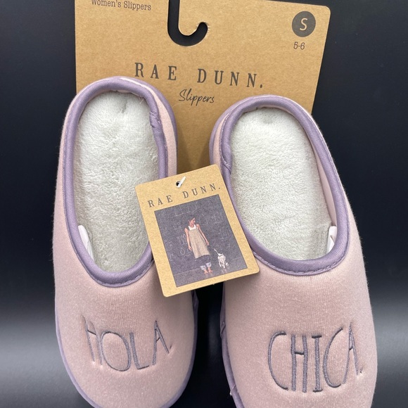Rae Dunn Shoes - Woman’s Rae Dunn S 5-6 Hola Chica. Slippers